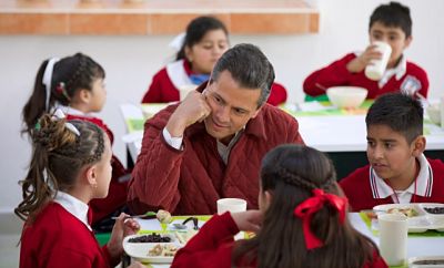 Convivencia del Presidente Peña con estudiantes del programa "Educación de Calidad". 