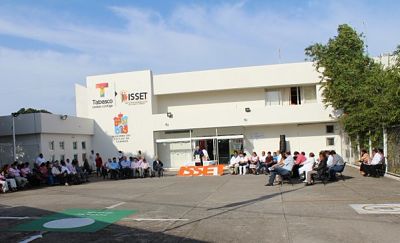 Trabajadores estatales de Tabasco se van a paro; buscan derogar ley del ISSET