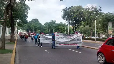 No cesan protestas por despido de maestros; cordura pide SETAB