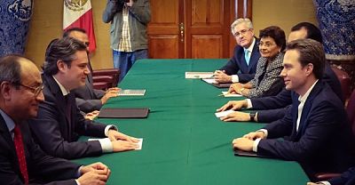 Manuel Velasco en reunión con Aurelio Nuño para afinar la estrategia para evaluar el desempeño docente en Chiapas