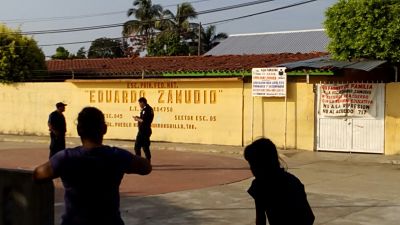 Gobierno utiliza policías para reportar escuelas en paro, acusan maestros de Tabasco