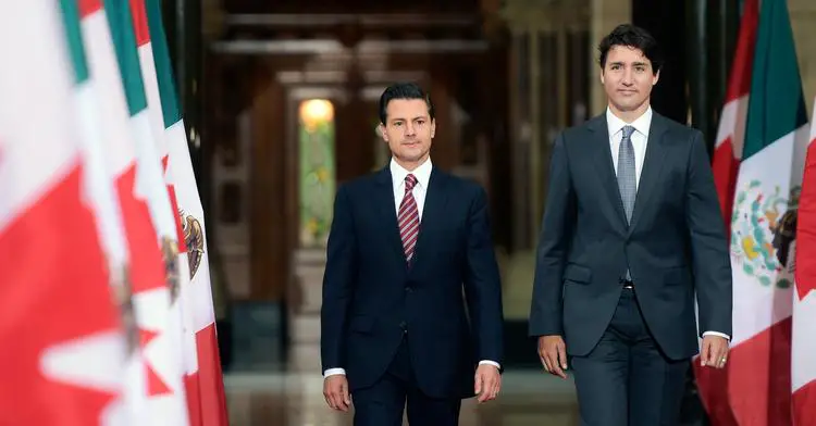 #VIDEO ¡Asesino, asesino! le gritan a Peña Nieto en Canadá