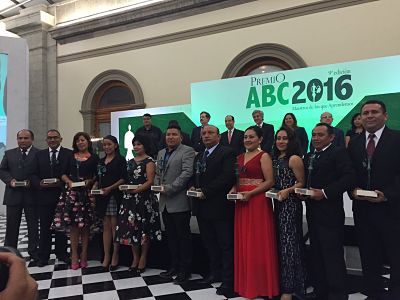 Entrega Mexicanos Primero el Premio ABC a 11 maestros destacados