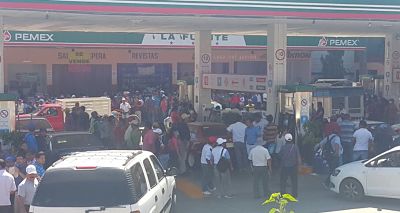 Cansados de la CNTE, gasolineros paran sus servicios y exigen garantías para sus intereses