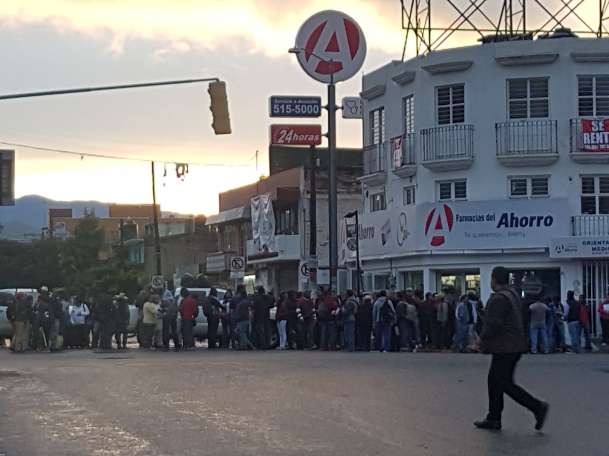 CNTE recibe a Peña con bloqueos y protestas en Oaxaca