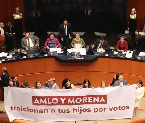 «AMLO y Morena traicionan a tus hijos por votos”: PAN.