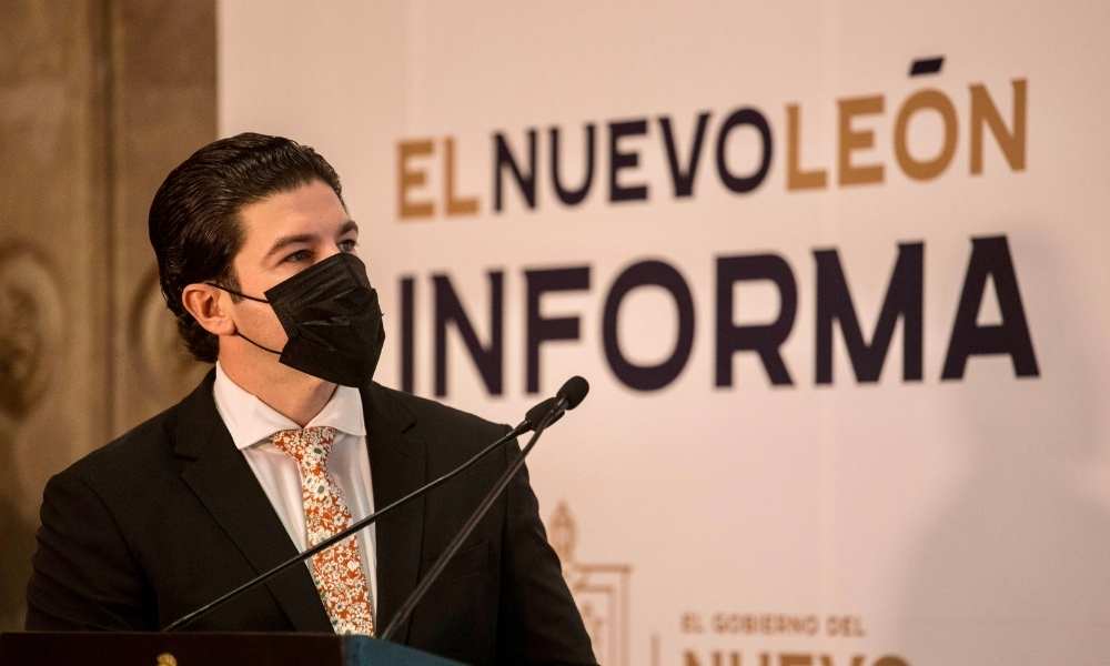 Tras “jalón de orejas”, Samuel García anuncia aforo del 100 % en las escuelas de NL
