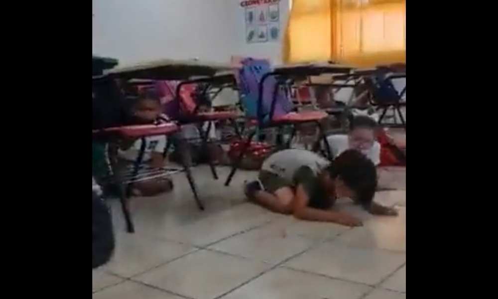 Video | Maestra tranquiliza a alumnos durante intensa balacera en Empalme, Sonora