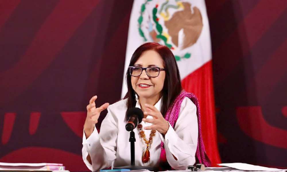Urge Leticia Ramírez a “dar punto final” a disputa por libros de texto en Chihuahua
