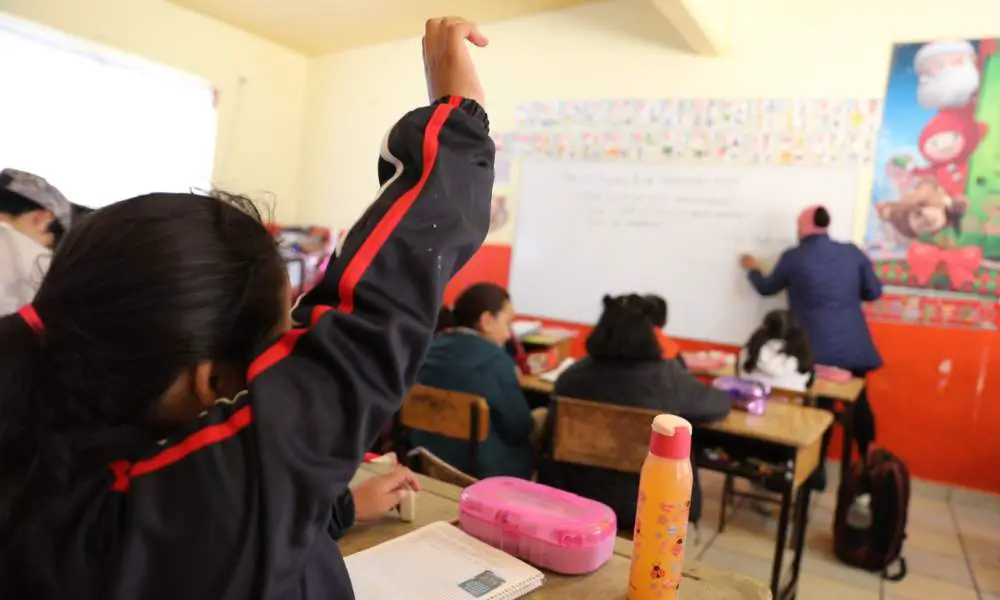 La política de mejora de la formación continua de maestras y maestros de educación básica y media superior