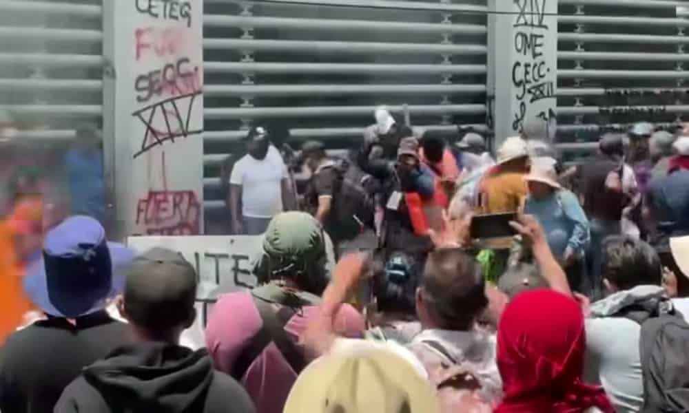 SEP reprueba vandalismo contra sede del SNTE; culpa a la CNTE