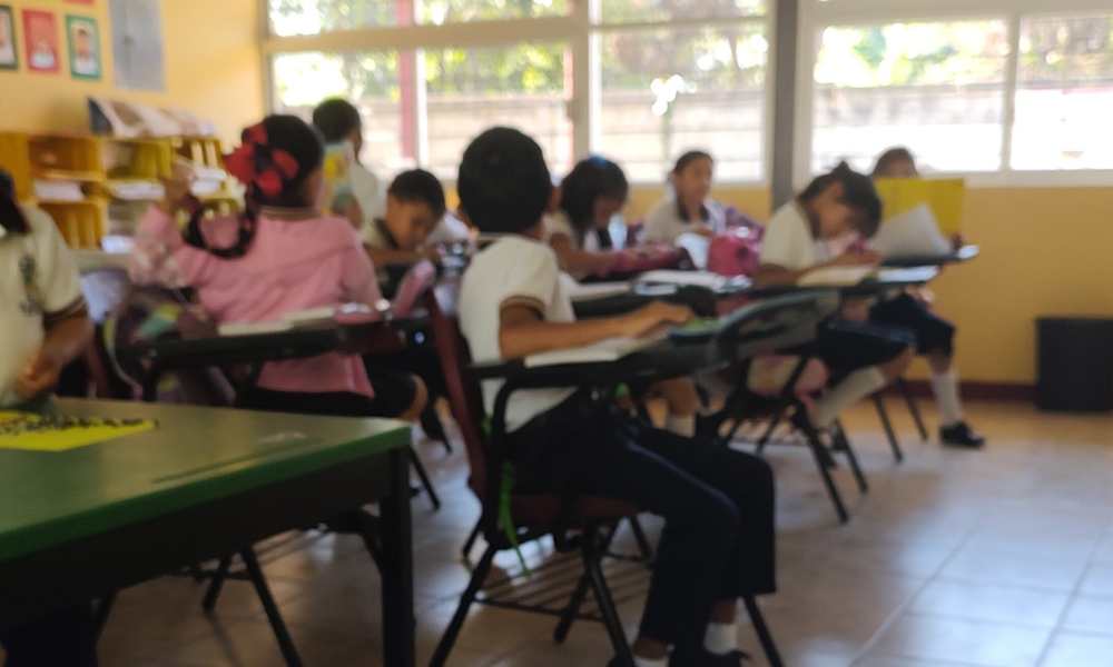 niños en una escuela