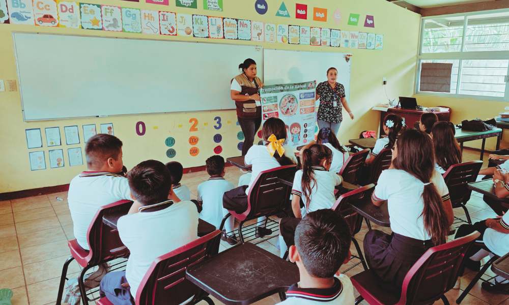 Plática de salud en escuela
