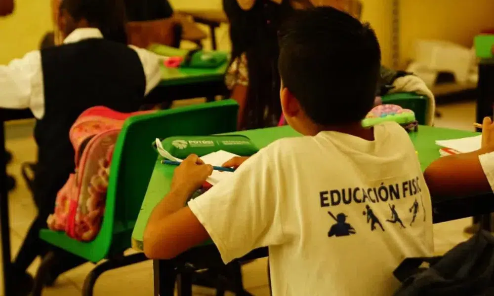 SEP restablece clases presenciales en más de 2 mil escuelas afectadas por inundaciones