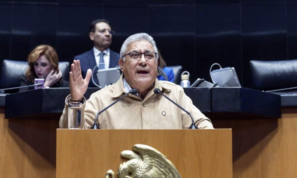Líder del SNTE en el Senado