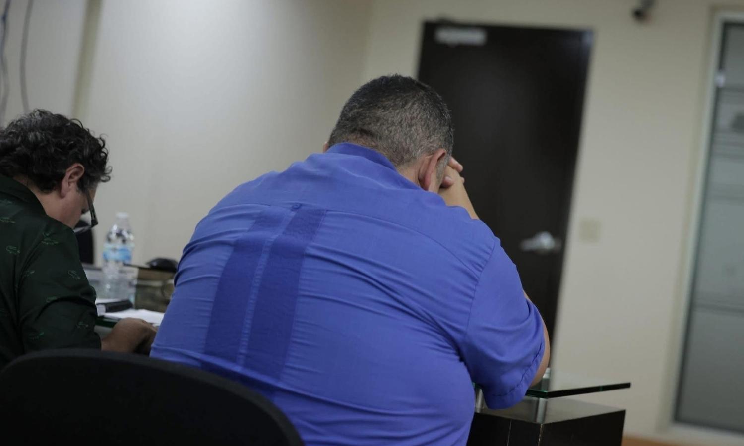 Maestro Esteban exonerado