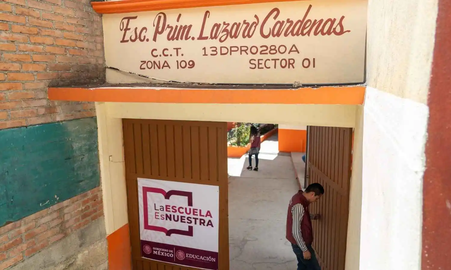 Entrada de una escuela