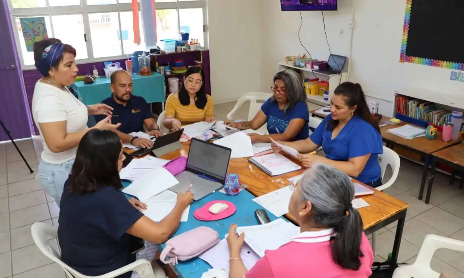 Maestros en consejo técnico escolar