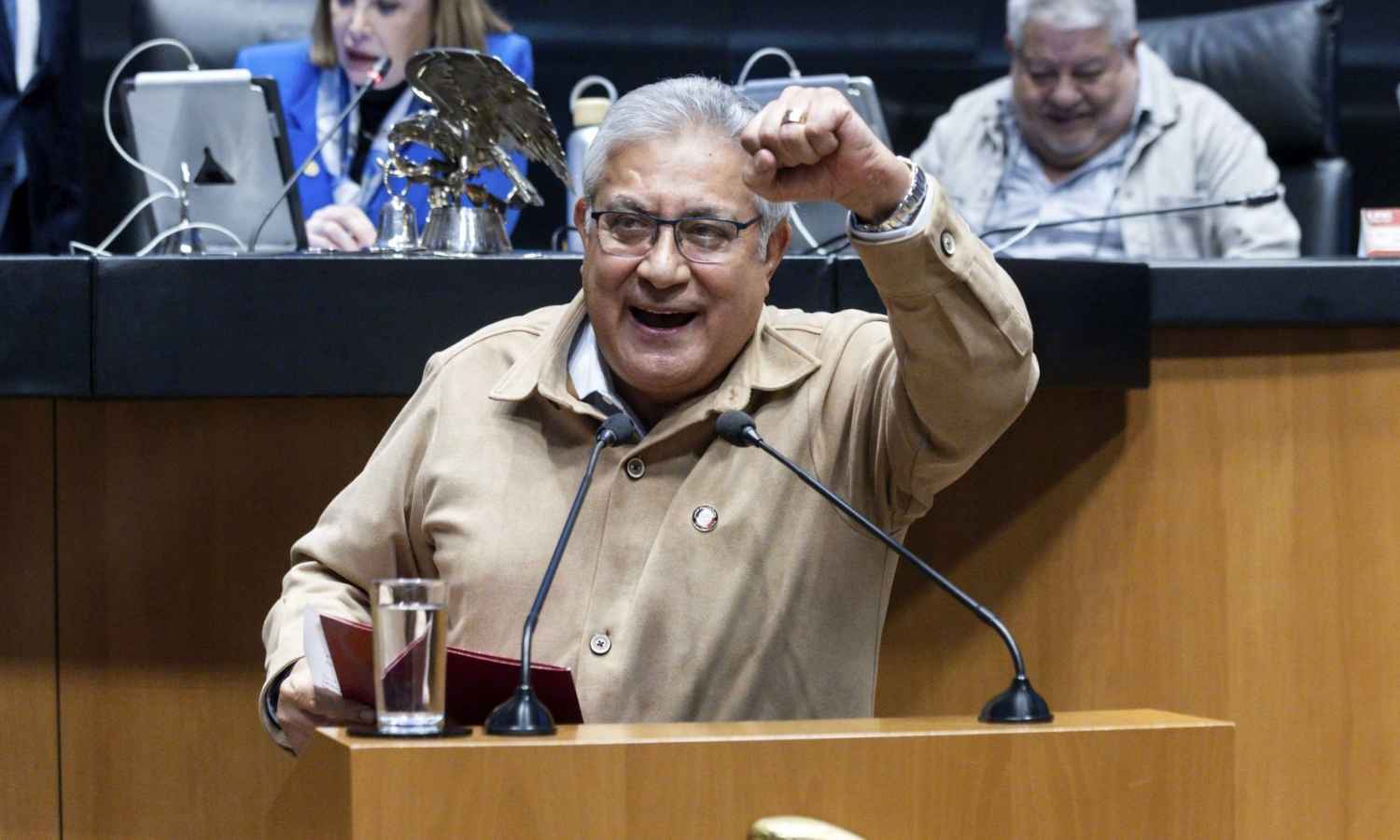 Líder del SNTE presenta iniciativa para reformar la Ley del ISSSTE…¡se la aprueban!