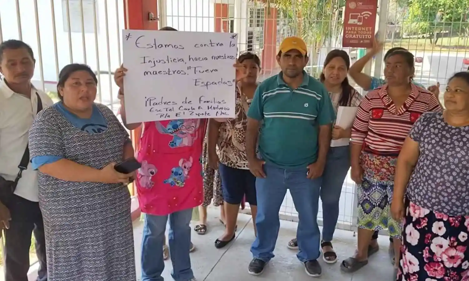 “No le tememos a nadie”: Titular de Educación se planta y defiende despidos de maestros