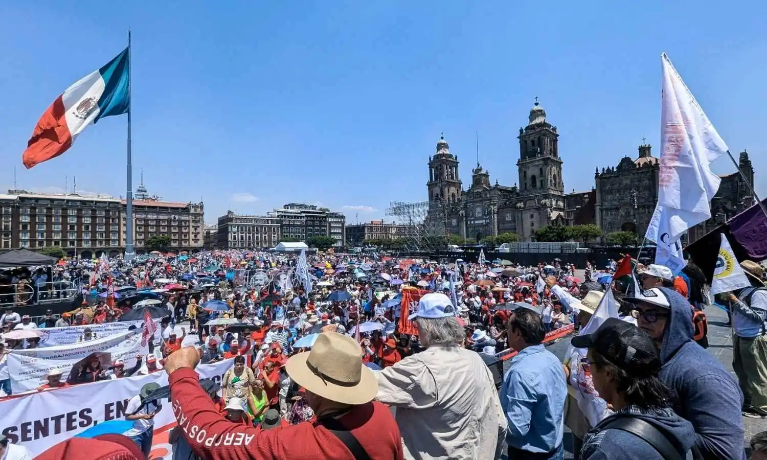 CNTE advierte: mesa con Sheinbaum o no rueda el balón